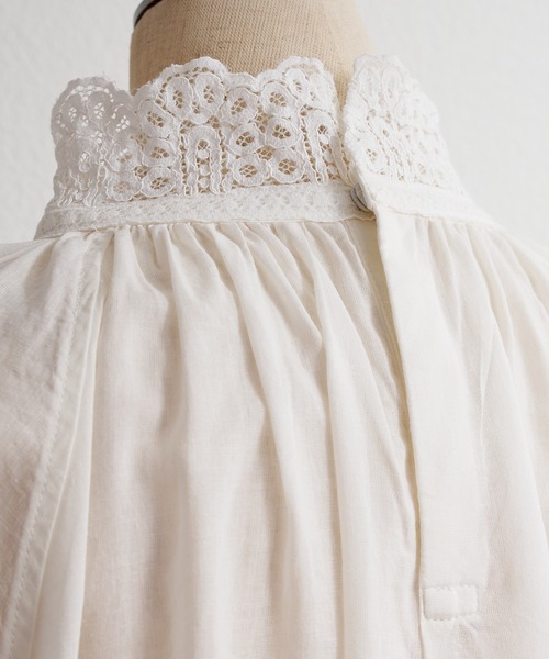 PUAL CE CIN（ピュアルセシン）の「襟袖レースプチハイネックブラウス（シャツ/ブラウス・レディース・オフホワイト/ブラック・FREE）」の4枚目の写真