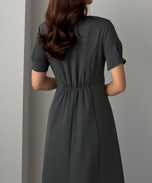 Louere（ルエレ）の「ツイストデザインフレアワンピース（ワンピース・レディース・ブラック/ネイビー/チャコール・SMALL/MEDIUM/LARGE/X-LARGE）」の6枚目の写真