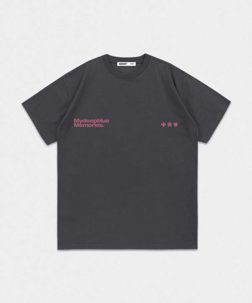 mydeepbluememories(マイディープブルーメモリーズ)の「Mm Symbol Logo T-Shirts (CHARCOAL / PINK)(Tシャツ/カットソー・レディース・チャコール・SMALL/MEDIUM/LARGE)」の3枚目の写真