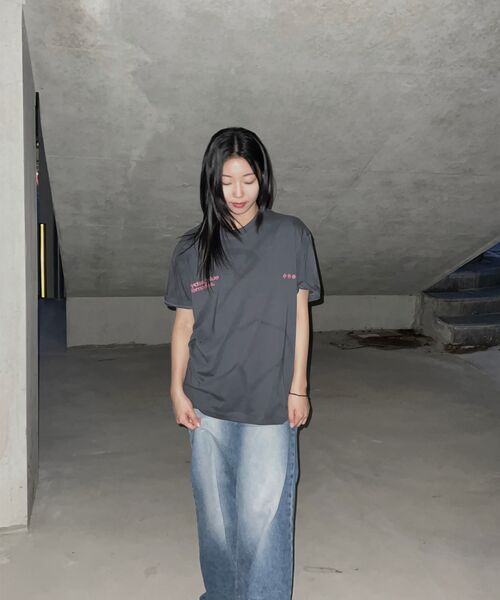 mydeepbluememories(マイディープブルーメモリーズ)の「Mm Symbol Logo T-Shirts (CHARCOAL / PINK)(Tシャツ/カットソー・レディース・チャコール・SMALL/MEDIUM/LARGE)」の6枚目の写真