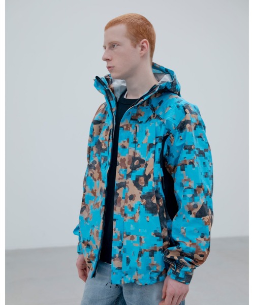 uniform experiment（ユニフォームエクスペリメント）の「CAMOUFLAGE 3LAYER MOUNTAIN JACKET（マウンテンパーカー・メンズ・ブルー/パープル・2/3/1/4/5）」の3枚目の写真