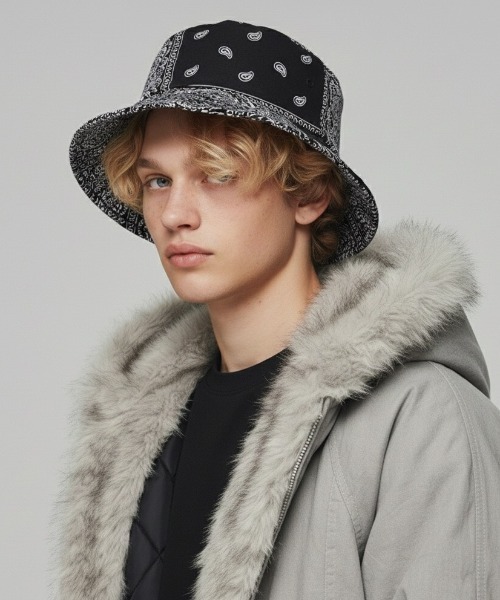 VIBGYOR（ヴィブジョー）の「【IZU】 ペイズリーバンダナバケットハット（ハット・メンズ・ブラック/ホワイト・FREE）」の2枚目の写真