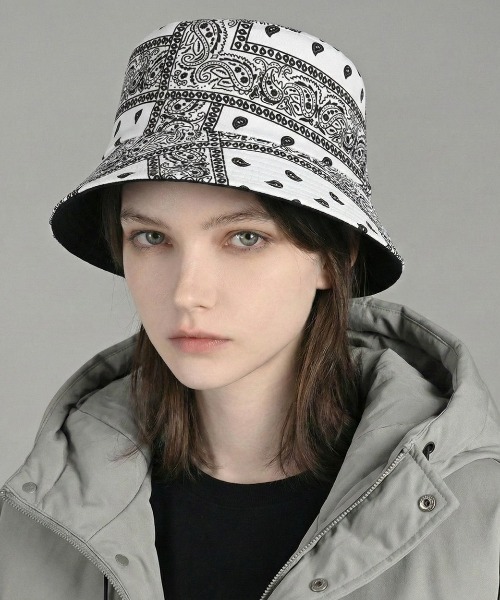 VIBGYOR（ヴィブジョー）の「【IZU】 ペイズリーバンダナバケットハット（ハット・メンズ・ブラック/ホワイト・FREE）」の18枚目の写真