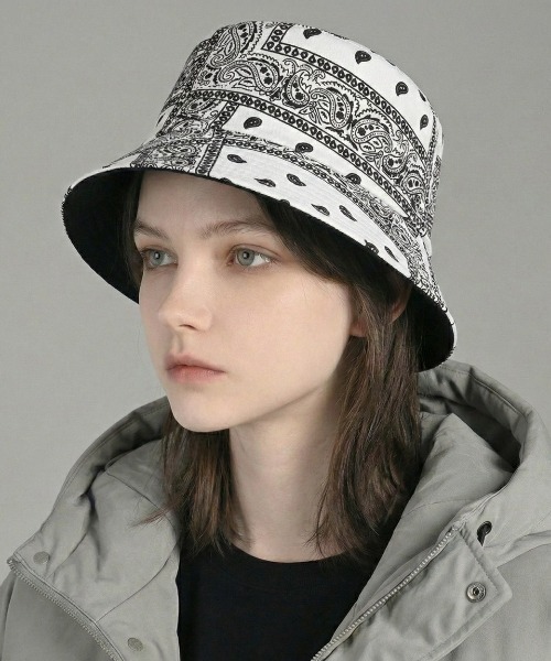 VIBGYOR（ヴィブジョー）の「【IZU】 ペイズリーバンダナバケットハット（ハット・メンズ・ブラック/ホワイト・FREE）」の7枚目の写真