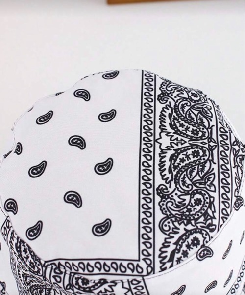 VIBGYOR（ヴィブジョー）の「【IZU】 ペイズリーバンダナバケットハット（ハット・メンズ・ブラック/ホワイト・FREE）」の11枚目の写真