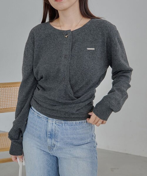 CAPRICIEUX LE'MAGE（カプリシューレマージュ）の「カーディガン風アシメニット（ニット/セーター・レディース・ベージュ/オフホワイト/チャコールグレー・FREE）」の8枚目の写真