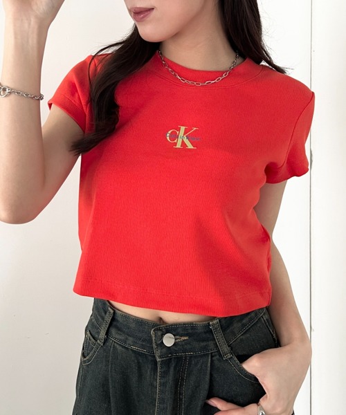 Calvin Klein(カルバン・クライン)の「Calvin Klein(カルバン・クライン)/モノグラム ベイビー クロップド リブ クルーネック 半袖 Tシャツ/CK MONOGRAM BABY DOLL TEE(Tシャツ/カットソー・レディース・ホワイト/レッド/グレー/ブルー/ブラック/ライラック・XS/S/M/L)」の6枚目の写真