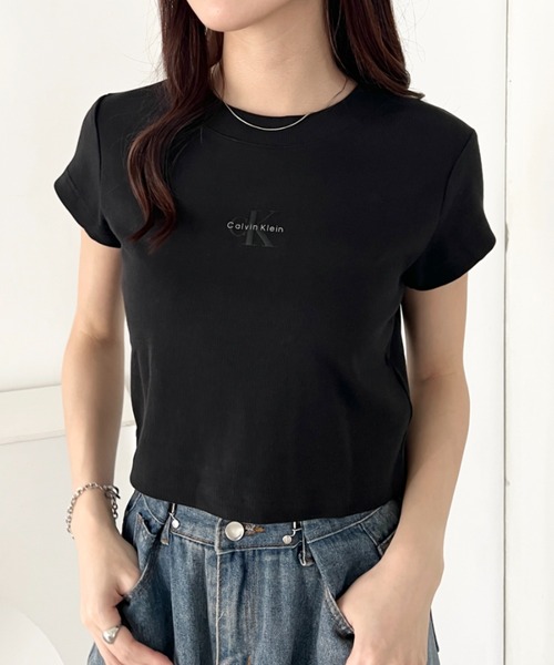 Calvin Klein(カルバン・クライン)の「Calvin Klein(カルバン・クライン)/モノグラム ベイビー クロップド リブ クルーネック 半袖 Tシャツ/CK MONOGRAM BABY DOLL TEE(Tシャツ/カットソー・レディース・ホワイト/レッド/グレー/ブルー/ブラック/ライラック・XS/S/M/L)」の16枚目の写真