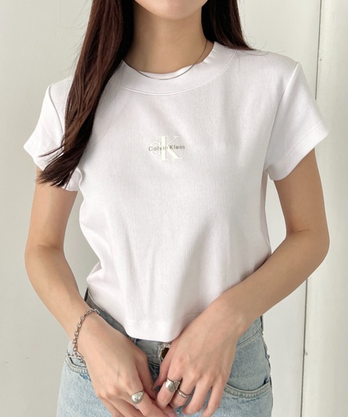 Calvin Klein(カルバン・クライン)の「Calvin Klein(カルバン・クライン)/モノグラム ベイビー クロップド リブ クルーネック 半袖 Tシャツ/CK MONOGRAM BABY DOLL TEE(Tシャツ/カットソー・レディース・ホワイト/レッド/グレー/ブルー/ブラック/ライラック・XS/S/M/L)」の7枚目の写真