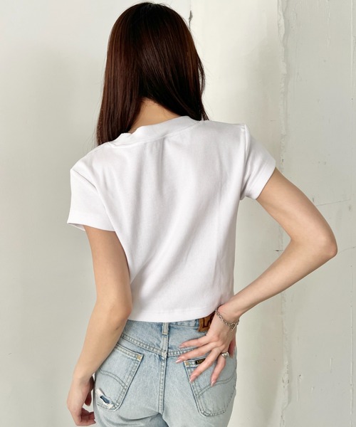 Calvin Klein(カルバン・クライン)の「Calvin Klein(カルバン・クライン)/モノグラム ベイビー クロップド リブ クルーネック 半袖 Tシャツ/CK MONOGRAM BABY DOLL TEE(Tシャツ/カットソー・レディース・ホワイト/レッド/グレー/ブルー/ブラック/ライラック・XS/S/M/L)」の14枚目の写真