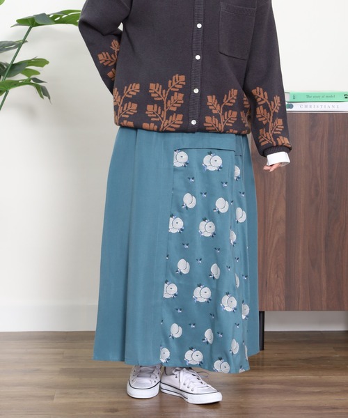 Emago(イマゴ)の「EMAGO フルーツ刺繍スカート(スカート・レディース・スミクロ/ブルー/グレー・FREE)」の3枚目の写真