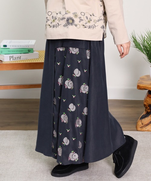 Emago(イマゴ)の「EMAGO フルーツ刺繍スカート(スカート・レディース・スミクロ/ブルー/グレー・FREE)」の9枚目の写真