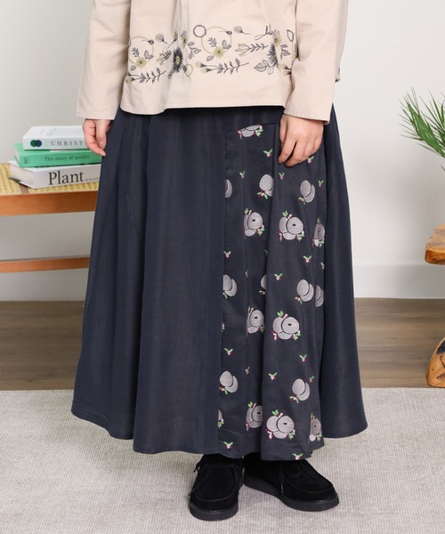 Emago(イマゴ)の「EMAGO フルーツ刺繍スカート(スカート・レディース・スミクロ/ブルー/グレー・FREE)」の7枚目の写真