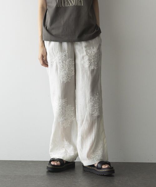 GARAGE OF GOOD CLOTHING(ガレージオブグッドクロージング)の「シアー刺繍ドロストストレートパンツ(その他パンツ・レディース・ホワイト/ブラック・FREE)」の3枚目の写真