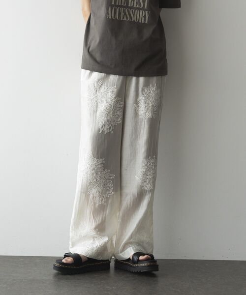 GARAGE OF GOOD CLOTHING(ガレージオブグッドクロージング)の「シアー刺繍ドロストストレートパンツ(その他パンツ・レディース・ホワイト/ブラック・FREE)」の4枚目の写真