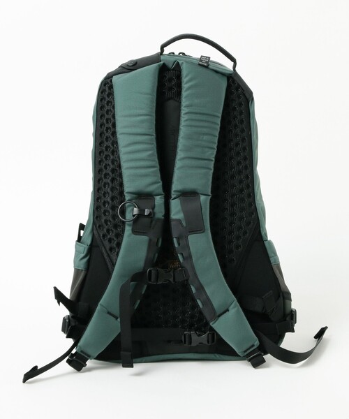 ARC'TERYX（アークテリクス）の「ARC’TERYX / Arro 16 Backpack（バックパック/リュック・メンズ・グリーン系その他3/グリーン系その他5・ONE SIZE）」の8枚目の写真