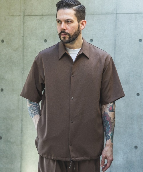 MR.OLIVE(ミスターオリーブ)の「TROPICAL POPLIN / SHORT SLEEVE COACH SHIRT /M261120(シャツ/ブラウス・メンズ・ブラック/ブラウン・SMALL/MEDIUM/LARGE)」の2枚目の写真