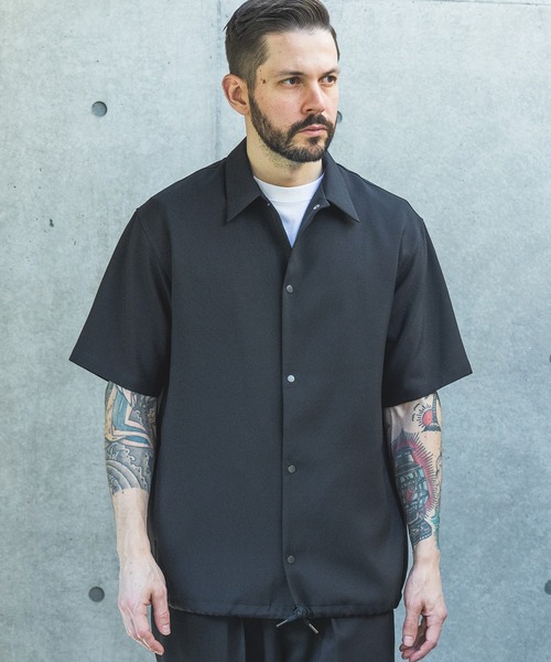 MR.OLIVE(ミスターオリーブ)の「TROPICAL POPLIN / SHORT SLEEVE COACH SHIRT /M261120(シャツ/ブラウス・メンズ・ブラック/ブラウン・SMALL/MEDIUM/LARGE)」の1枚目の写真