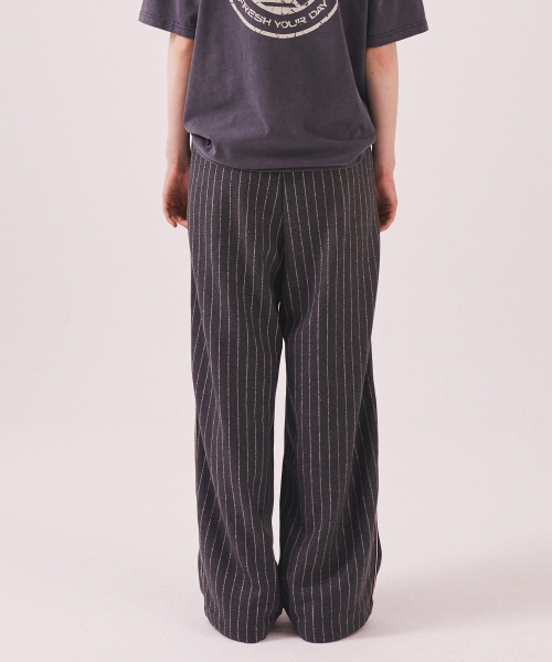 MENASOO(ミナス)の「MNS Pinstripe Wide Brushed Pants_Gray(その他パンツ・レディース・チャコールグレー・F)」の4枚目の写真