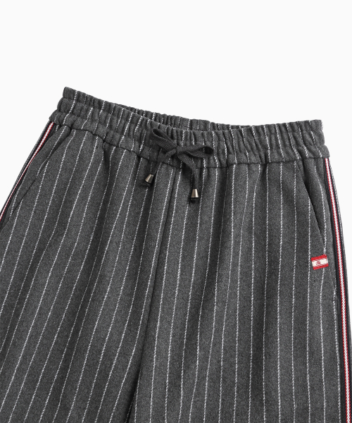 MENASOO(ミナス)の「MNS Pinstripe Wide Brushed Pants_Gray(その他パンツ・レディース・チャコールグレー・F)」の15枚目の写真