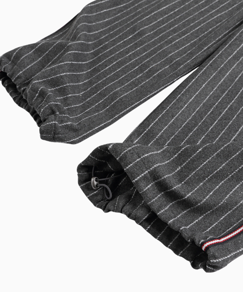 MENASOO(ミナス)の「MNS Pinstripe Wide Brushed Pants_Gray(その他パンツ・レディース・チャコールグレー・F)」の19枚目の写真