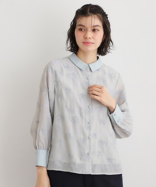 LAURA ASHLEY(ローラアシュレイ)の「【セットアップ可】ランズウィック柄刺繍ブラウス(シャツ/ブラウス・レディース・サックスブルー系/ブラック系・38/40)」の2枚目の写真