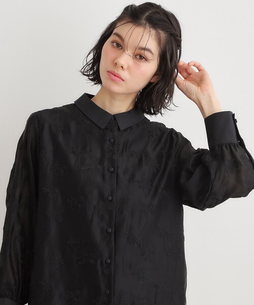 LAURA ASHLEY(ローラアシュレイ)の「【セットアップ可】ランズウィック柄刺繍ブラウス(シャツ/ブラウス・レディース・サックスブルー系/ブラック系・38/40)」の3枚目の写真