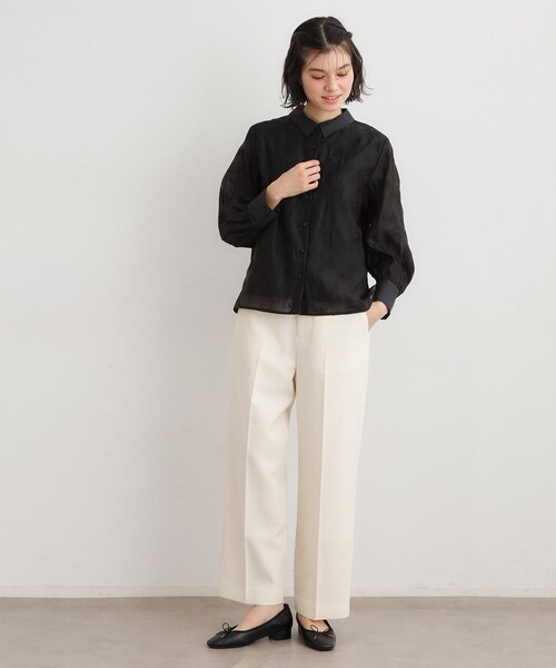 LAURA ASHLEY(ローラアシュレイ)の「【セットアップ可】ランズウィック柄刺繍ブラウス(シャツ/ブラウス・レディース・サックスブルー系/ブラック系・38/40)」の4枚目の写真