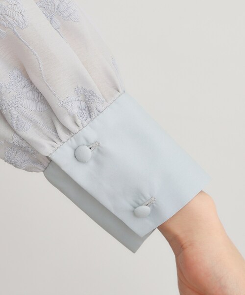 LAURA ASHLEY(ローラアシュレイ)の「【セットアップ可】ランズウィック柄刺繍ブラウス(シャツ/ブラウス・レディース・サックスブルー系/ブラック系・38/40)」の16枚目の写真