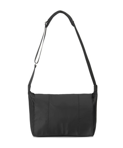 HYPHEN(ハイフン)の「VERTICAL FLAP MESSENGER BAG (B005_BLACK)(メッセンジャーバッグ・メンズ・ブラック・FREE)」の3枚目の写真