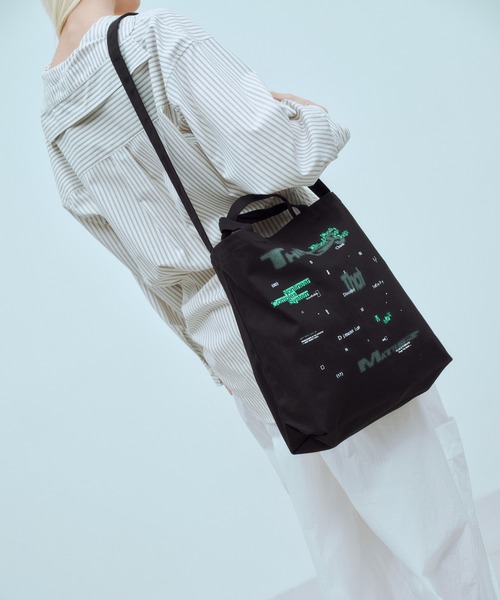 THINGS THAT MATTER（シングス ザット マター）の「CHAOS PRINT TOTE BAG / カオス プリント トート バッグ（トートバッグ・レディース・アイボリー/ブラック・FREE）」の3枚目の写真