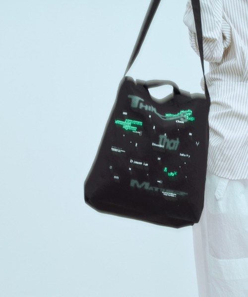 THINGS THAT MATTER（シングス ザット マター）の「CHAOS PRINT TOTE BAG / カオス プリント トート バッグ（トートバッグ・レディース・アイボリー/ブラック・FREE）」の4枚目の写真