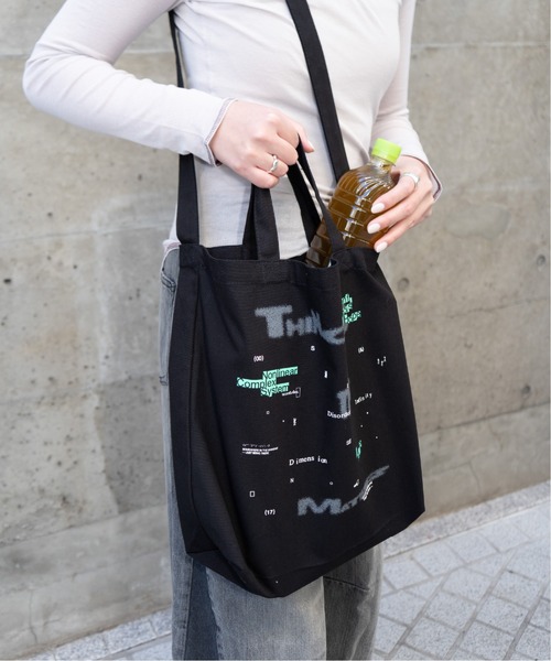 THINGS THAT MATTER（シングス ザット マター）の「CHAOS PRINT TOTE BAG / カオス プリント トート バッグ（トートバッグ・レディース・アイボリー/ブラック・FREE）」の11枚目の写真