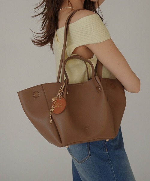 KINO THE KEI（キノザケイ）の「petal shape 2WAY バッグ ( ポーチ付き ) KINO THE KEI（トートバッグ・レディース・ブラック/ダークブラウン・フリー）」の19枚目の写真