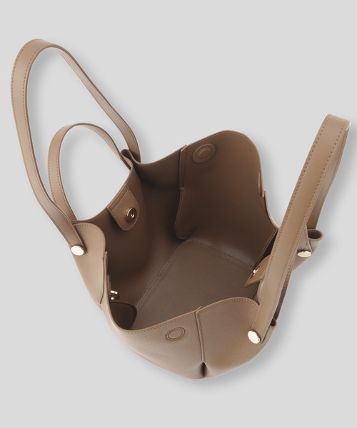 KINO THE KEI（キノザケイ）の「petal shape 2WAY バッグ ( ポーチ付き ) KINO THE KEI（トートバッグ・レディース・ブラック/ダークブラウン・フリー）」の7枚目の写真