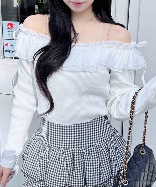 INGNI（イング）の「ラインストーンチェーンオフショルフリルニット（ニット/セーター・レディース・ブラック系9/グレー×ホワイト/ホワイト×ホワイト/ブラック×ホワイト・M）」の8枚目の写真