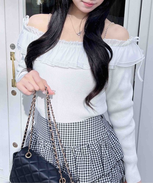 INGNI（イング）の「ラインストーンチェーンオフショルフリルニット（ニット/セーター・レディース・ブラック系9/グレー×ホワイト/ホワイト×ホワイト/ブラック×ホワイト・M）」の9枚目の写真