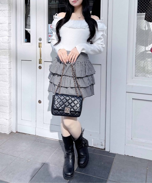 INGNI（イング）の「ラインストーンチェーンオフショルフリルニット（ニット/セーター・レディース・ブラック系9/グレー×ホワイト/ホワイト×ホワイト/ブラック×ホワイト・M）」の13枚目の写真