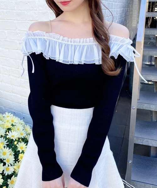 INGNI（イング）の「ラインストーンチェーンオフショルフリルニット（ニット/セーター・レディース・ブラック系9/グレー×ホワイト/ホワイト×ホワイト/ブラック×ホワイト・M）」の14枚目の写真