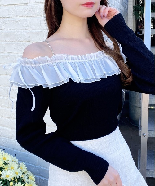 INGNI（イング）の「ラインストーンチェーンオフショルフリルニット（ニット/セーター・レディース・ブラック系9/グレー×ホワイト/ホワイト×ホワイト/ブラック×ホワイト・M）」の15枚目の写真