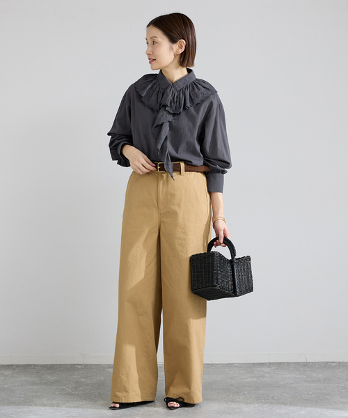 IENA（イエナ）の「ドビーカットワークフリルブラウス（シャツ/ブラウス・レディース・チャコールグレー/ホワイト・FREE）」の3枚目の写真