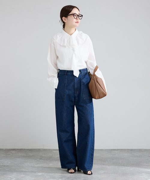 IENA（イエナ）の「ドビーカットワークフリルブラウス（シャツ/ブラウス・レディース・チャコールグレー/ホワイト・FREE）」の4枚目の写真