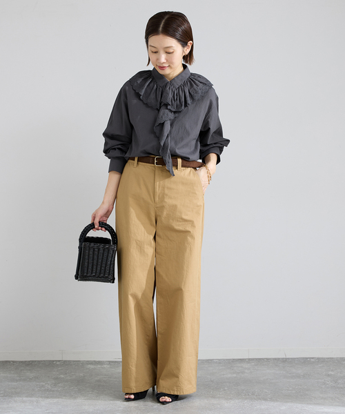 IENA（イエナ）の「ドビーカットワークフリルブラウス（シャツ/ブラウス・レディース・チャコールグレー/ホワイト・FREE）」の13枚目の写真