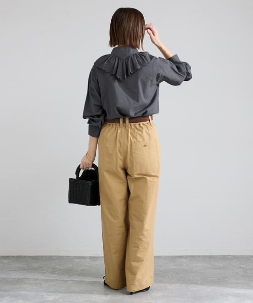 IENA（イエナ）の「ドビーカットワークフリルブラウス（シャツ/ブラウス・レディース・チャコールグレー/ホワイト・FREE）」の15枚目の写真