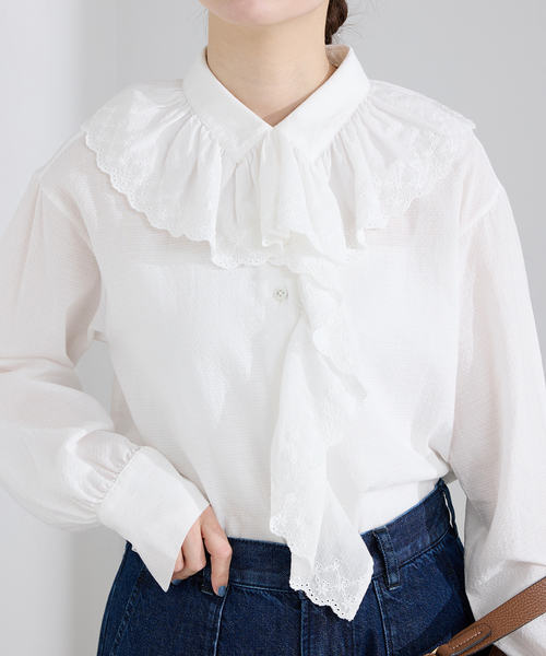 IENA（イエナ）の「ドビーカットワークフリルブラウス（シャツ/ブラウス・レディース・チャコールグレー/ホワイト・FREE）」の17枚目の写真