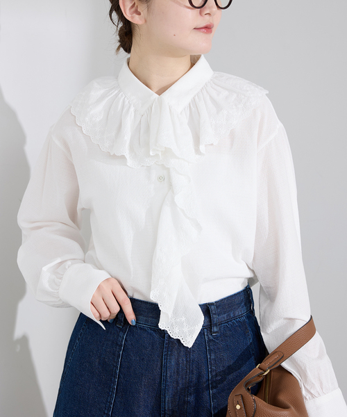 IENA（イエナ）の「ドビーカットワークフリルブラウス（シャツ/ブラウス・レディース・チャコールグレー/ホワイト・FREE）」の18枚目の写真