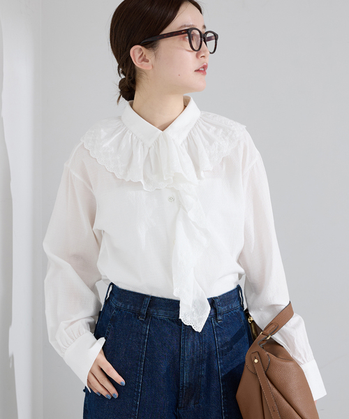 IENA（イエナ）の「ドビーカットワークフリルブラウス（シャツ/ブラウス・レディース・チャコールグレー/ホワイト・FREE）」の21枚目の写真