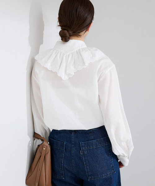 IENA（イエナ）の「ドビーカットワークフリルブラウス（シャツ/ブラウス・レディース・チャコールグレー/ホワイト・FREE）」の22枚目の写真