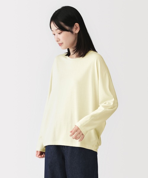 無印良品(ムジルシリョウヒン)の「婦人 なめらか天竺編みクルーネック長袖プルオーバー(Tシャツ/カットソー・レディース・ブラック/オフホワイト/チャコールグレー/ライトイエロー・S/M/L/XL)」の4枚目の写真