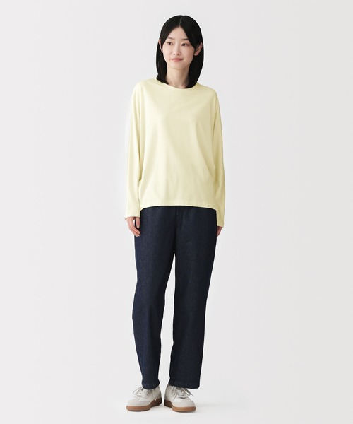 無印良品(ムジルシリョウヒン)の「婦人 なめらか天竺編みクルーネック長袖プルオーバー(Tシャツ/カットソー・レディース・ブラック/オフホワイト/チャコールグレー/ライトイエロー・S/M/L/XL)」の8枚目の写真